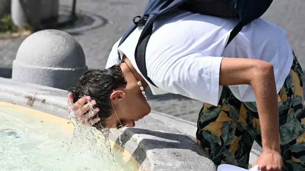 তীব্র তাপপ্রবাহে পুড়ছে ইউরোপ, বহু দেশে ‘রেডঅ্যালার্ট’