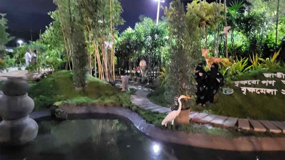 ঢাকার বুকে স্বপ্নের গ্রাম