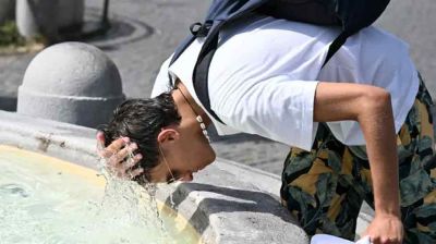 তীব্র তাপপ্রবাহে পুড়ছে ইউরোপ, বহু দেশে ‘রেডঅ্যালার্ট’