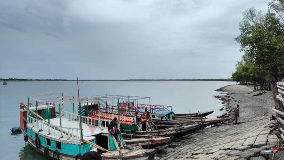 সুন্দরবন রক্ষায় তিন মাসের নিষেধাজ্ঞা, বিপাকে বননির্ভর পরিবারগুলো