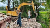 সুবর্ণচরে খালের উপর অবৈধ স্থাপনা উচ্ছেদে প্রশাসনের অভিযান: ফিরছে স্বাভাবিক পানি প্রবাহ