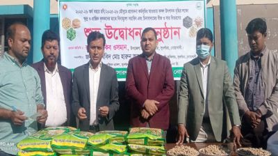 টেকসই কৃষির মান উন্নয়নে সুবর্ণচরে কৃষকদের মাঝে বীজ ও সার বিতরণ