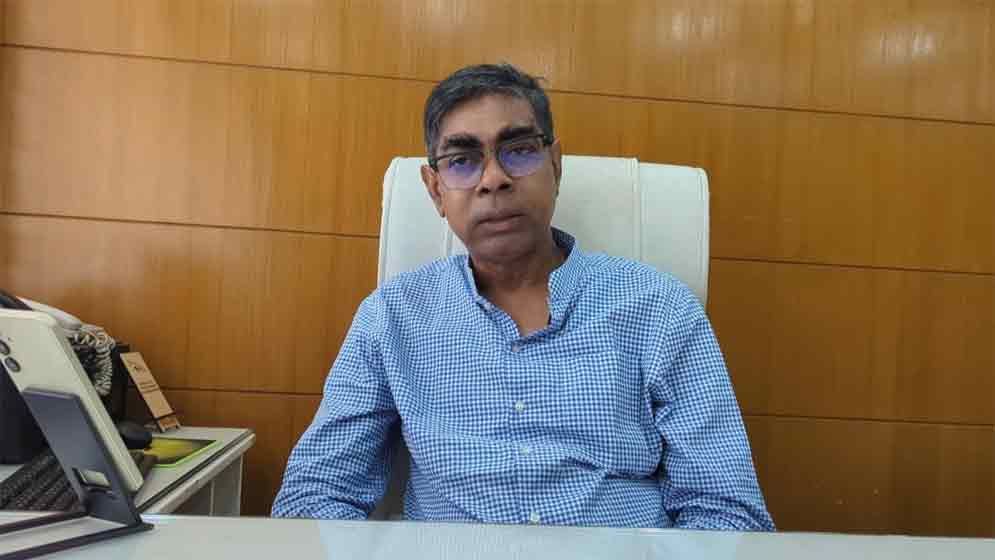 আধুনিক প্রযুক্তিতে বাড়ছে আমের ফলন ও মান