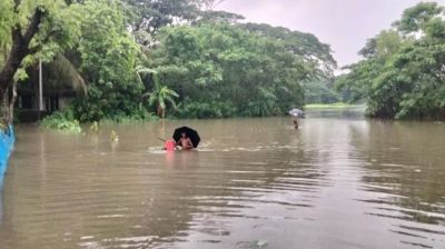 টানা বর্ষণ ও জোয়ারে হাতিয়ার বিস্তীর্ণ এলাকা প্লাবিত, দুর্ভোগে হাজারো মানুষ