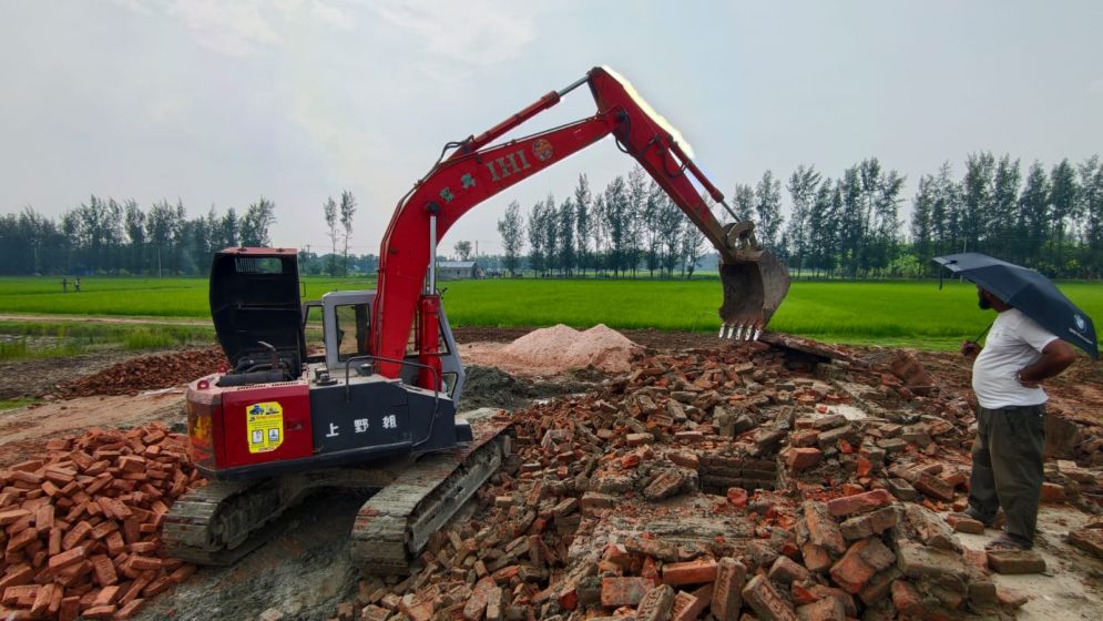 সুবর্ণচরে লাইসেন্সবিহীন ইটভাটা গুঁড়িয়ে দিল প্রশাসন