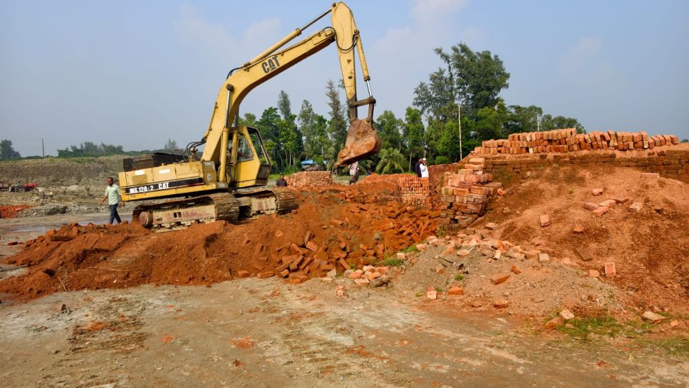 সুবর্ণচরে অবৈধ ইটভাটা গুঁড়িয়ে দিল প্রশাসন, ২ লাখ টাকা জরিমানা